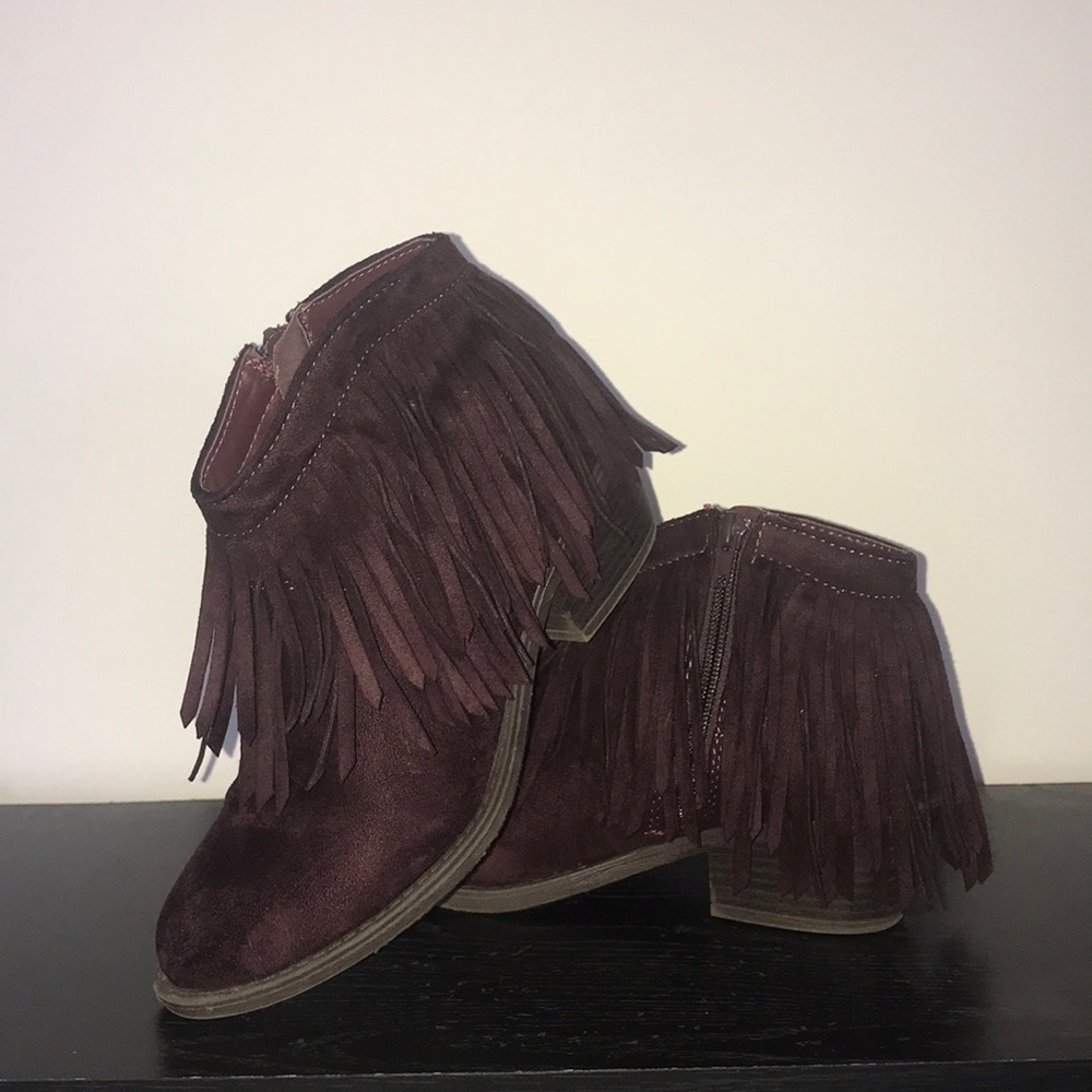 Fringy burgundy suede booties